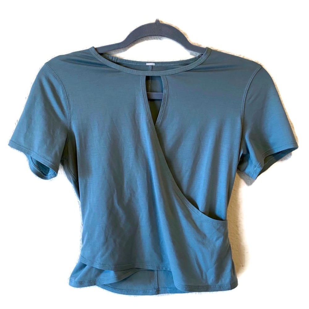 Lululemon top size 4